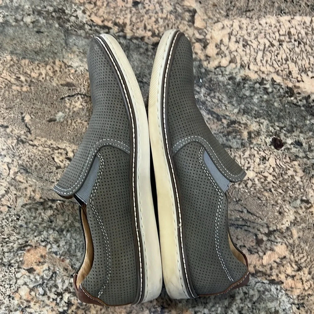 Gray Slip-On Loafers with Textured Upper and Elastic Goring